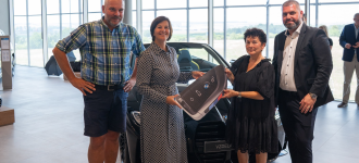 BMW M4 Cabrio ako učebná pomôcka pre SOŠ techniky a služieb v Nitre.