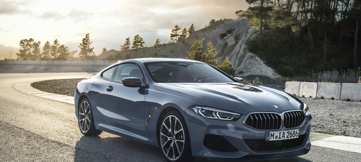 Nové luxusné BMW radu 8 Coupé odhalilo svoje krivky.