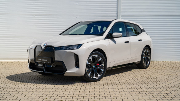 BMWi iX xDrive60