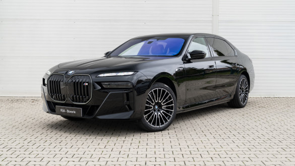 BMW M760e xDrive Sedan